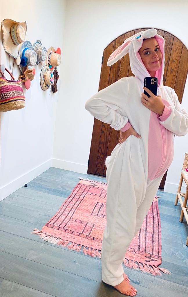 katyperry's tweet photo. Somebunny 🐰 is going to be live on FACEBOOK with you right before Idol starts tonight at 7:45p ET to have a little Q&amp;A about any of your #AmericanIdol questions 🐣 https://t.co/wpKauXwwlH