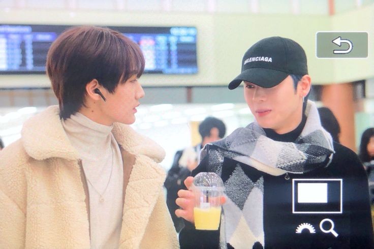 • SUNGWOO ( Sungwon x Taewoo )" But I& #39;m taller than you ". Dad and son. So cute so soft. Special relationship. Living teddy bears. Their laughter blended in harmony.