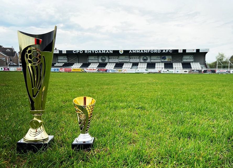 AmmanfordAFC's tweet image. Also the winner and runners up trophies kindly donated by @RileySports and a commemorative winners T-Shirt to be supplied by @PictonSports 

Great coverage and generous donation from @Dai_Sport_ for the aptly named #DAIsolation cup.

4 of 6