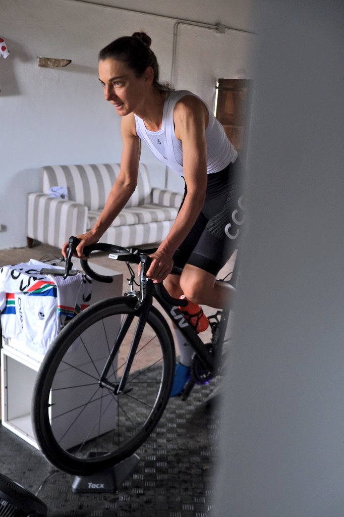 Want to pedal off all those yummy Easter eggs 🐰😋
Join me on <a href="/GoZwift/">Zwift</a> for my weekly <a href="/LivCyclingWorld/">Liv Cycling</a> ladies ride tomorrow at 5pm CET / 8am PDT. Hope to see you in Watopia zwift.com/events/view/51…