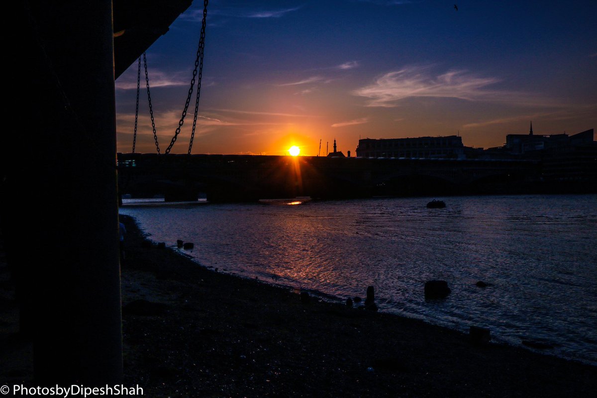 photosbydipesh's tweet photo. Self iso time so going back to summer 2017 #sunset over #blackfriarsbridge #ILoveLondon #lovethisview #lovelondon #ThisIsLondon #TimeOutLondon #VisitLondon #beautifualdestinations #prettylittlelondon #mylondon #londonviewpoints #londonsbest https://t.co/H3LdlrNrFH