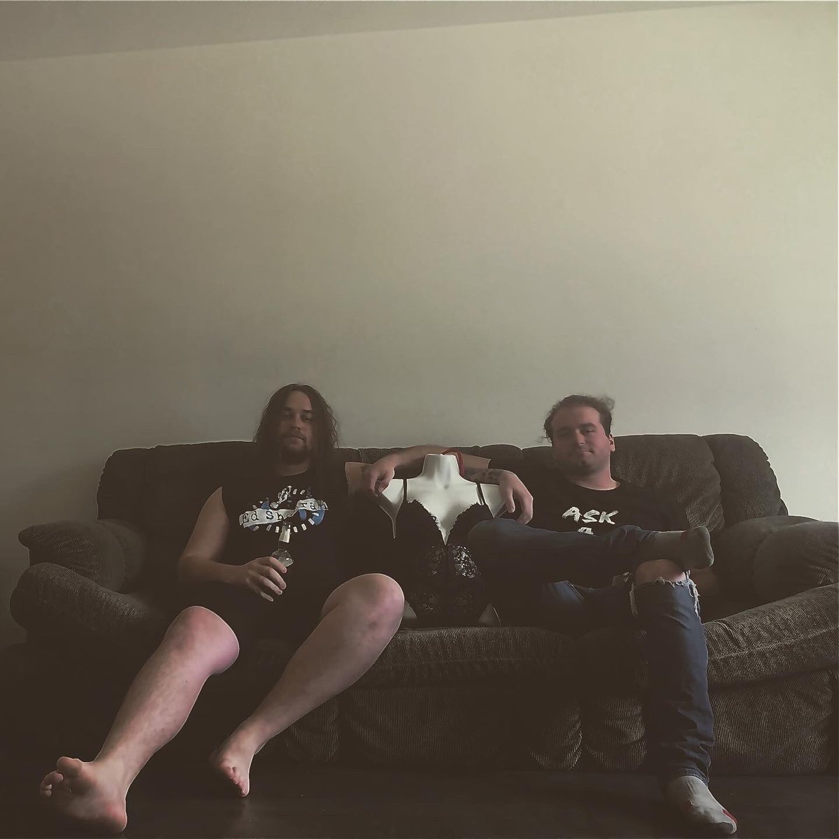 ElementalsBand's tweet image. After six days of non-stop cleaning your boys are settled in for the long haul here in Kitchener. Can’t wait to have buds over to see the new place. Can’t wait to get back on stage.