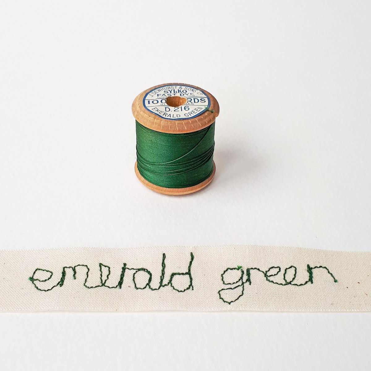 Hippystitch's tweet photo. So, #todayscolour is #emeraldgreen.  It's such a rich green!
#stitching #colour #embroidery #machineembroidery #sylko #30daysofcolour https://t.co/Gdw3fO1w7o