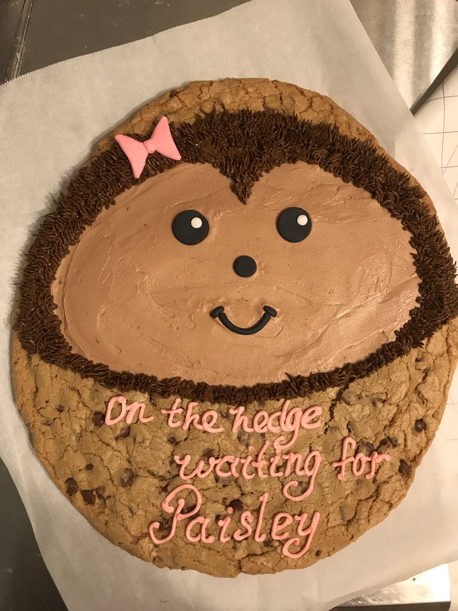 Tamara23Brown's tweet photo. Because who doesnโt want a sweet hedgehog to welcome a new baby? #hedgehog #babyshower #babygirl #cookie #cookies @WiltonCakes @Wolfiesmom @valstones @Janebbakes @judebakes @FoodNetwork @cher @carlahall @Charm_CityCakes @rbicakes #loudouncounty #hamiltonva https://t.co/stTQjhZoVz