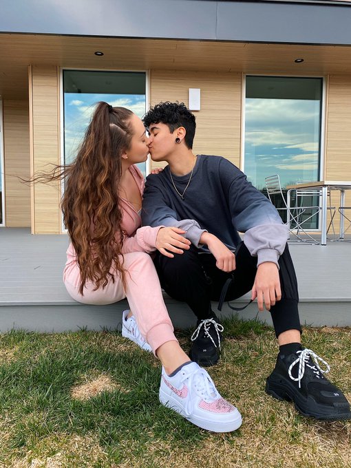 Happy Easter💘💐 I hope everyone&rsquo;s staying safe and healthy! https://t.co/DINpM5qpfM<a href="/tag/2022newyear"class="tags"><span>#2022newyear</span></a>