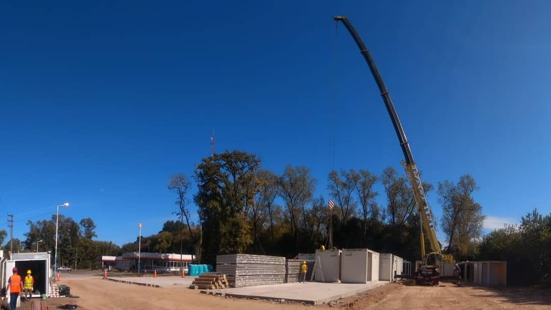 marielfmoreno1's tweet photo. La construcción del Hospital nuevo en Cuartel V avanza y en pocos días las vecinas y los vecinos van a contar con un Centro de Salud más al servicio de toda la comunidad.

 #CuidarteEsCuidarnos https://t.co/gf7uZfCCh6