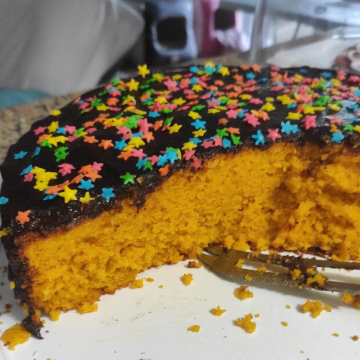 DaianaNMuniz's tweet photo. Hoje não teve ovo de páscoa, mas teve bolo de cenoura com brigadeiro!
#semleite https://t.co/3kIV9epPeZ