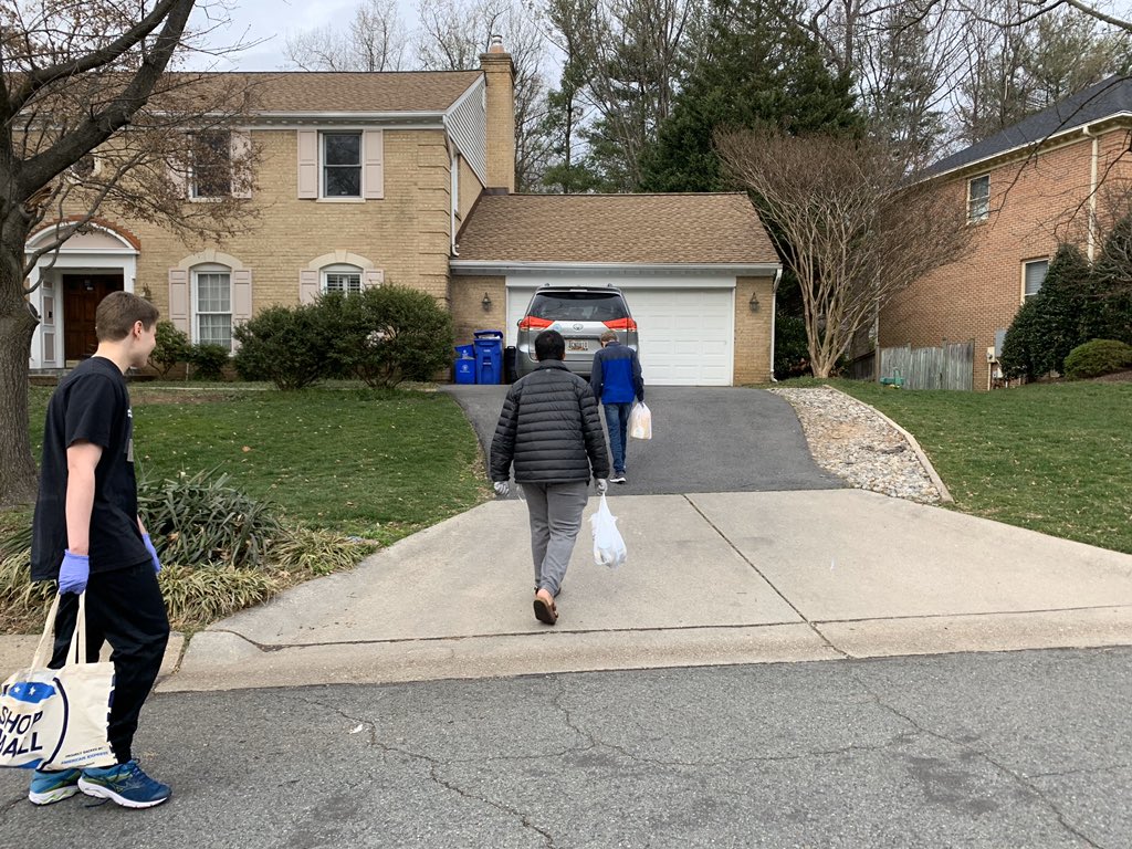 Silver_Chips's tweet photo. In response to the pandemic, two Blair students started Teens Helping Seniors. Now with over 60 volunteers, the group makes no-contact grocery and pharmacy deliveries to senior citizens in the Maryland and DC area. Email teenshelpingseniors{at}gmail{dot}com for more information. https://t.co/uuEeiOKw8k