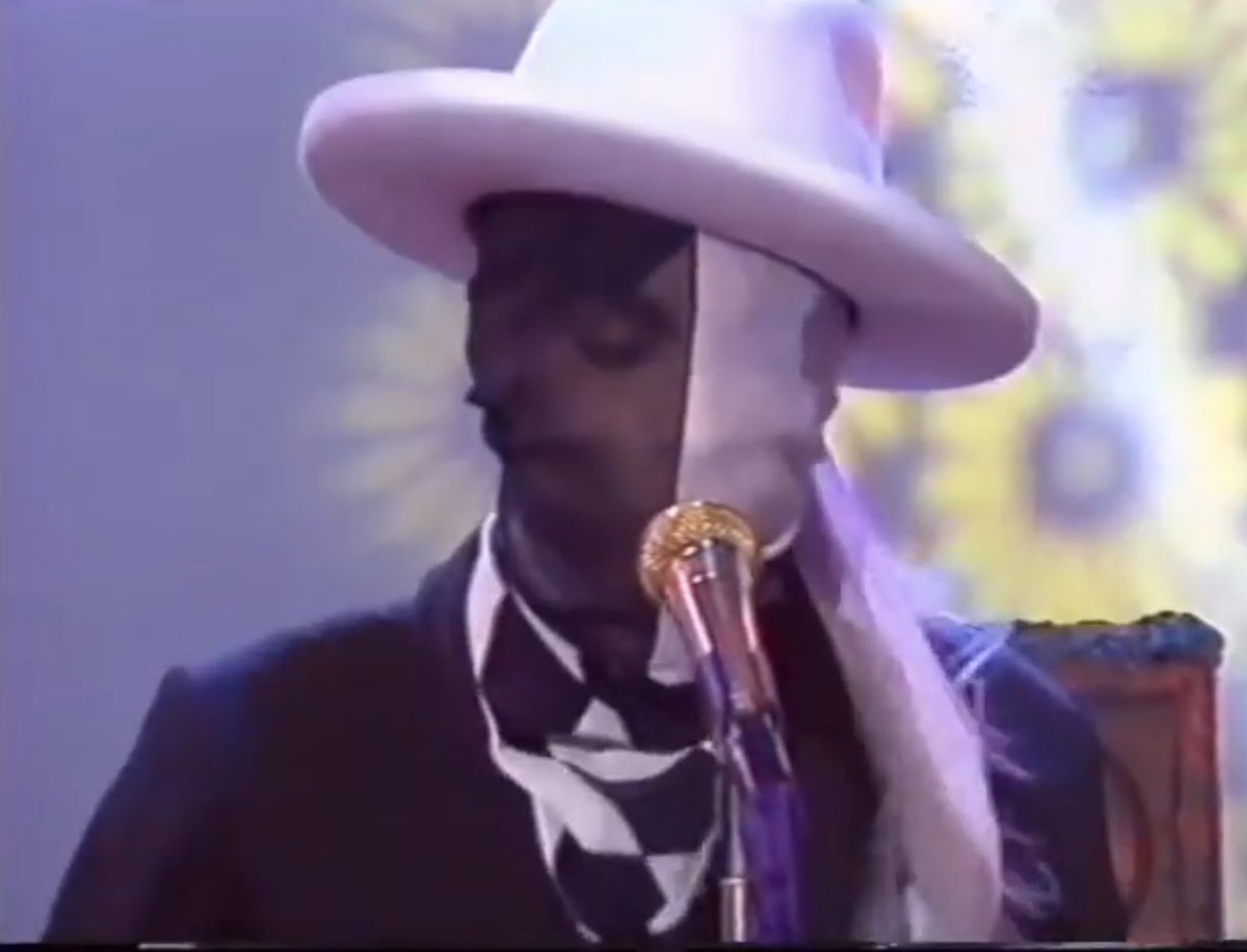 Prince was a visionary in so many ways. Also when it comes to headgear. This is what he wore that day. #timstwitterlisteningparty https://t.co/qsyYPNv9c3