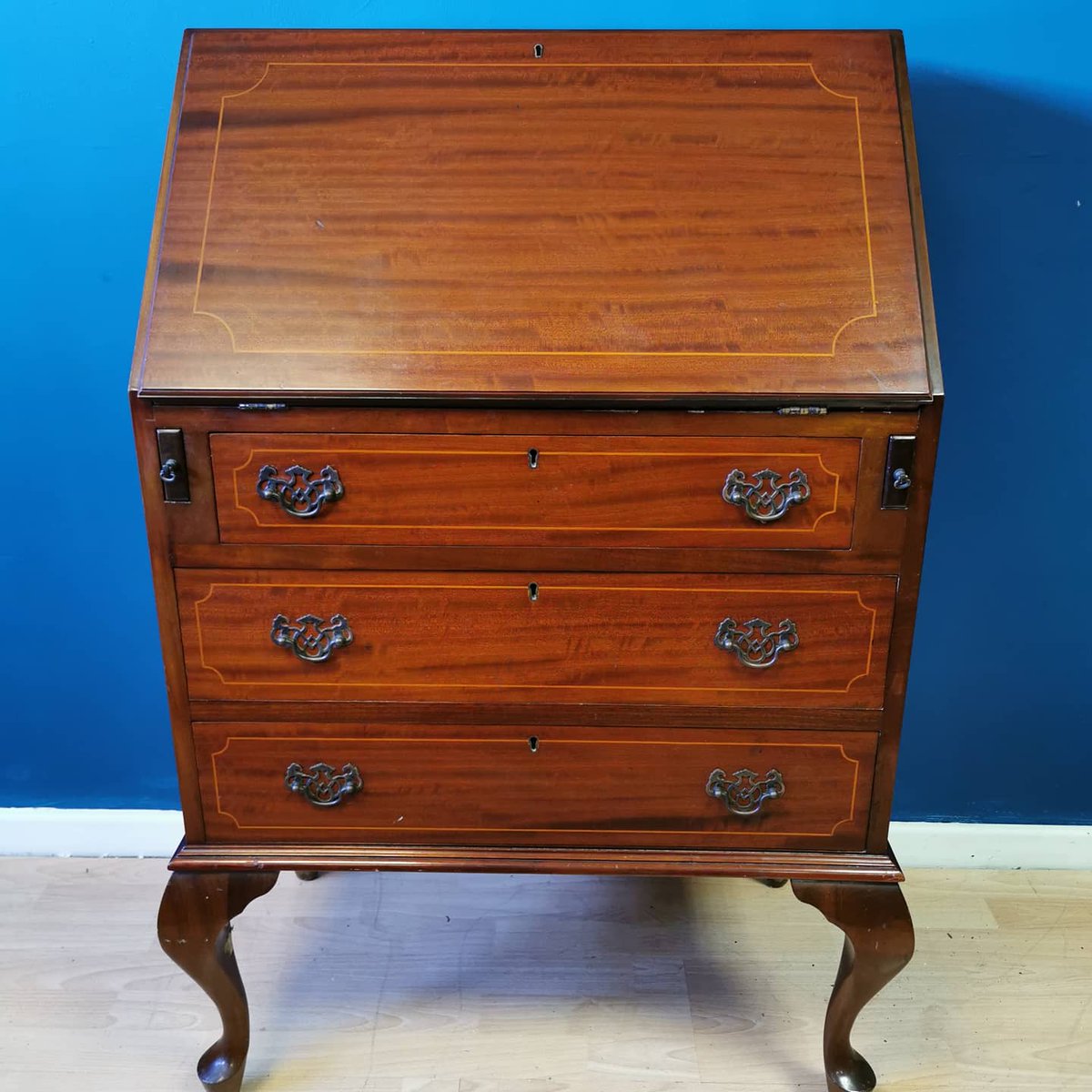 PeggyMcCools's tweet photo. Happy Easter folks 🐣🐰
I'm going to put some cheap items from the shop on here over the next couple of days. They may need a bit of work or they are items we have had for a while from house clearances.
Starting with this little repro bureau for £50
PM for details https://t.co/vKnR2XSziI
