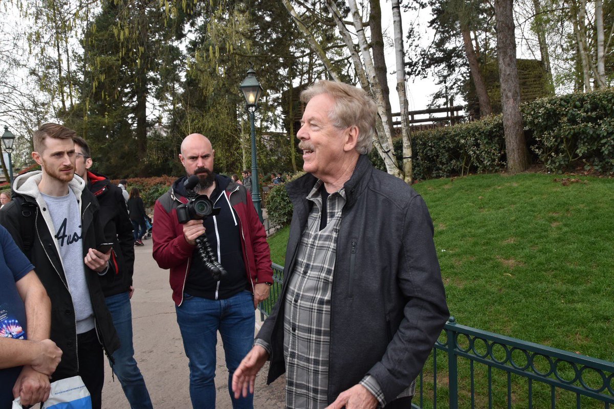 Mousesteps's tweet photo. Tony Baxter is a rock star at Disneyland Paris - he is SO popular there. #disneylandparis #DLP28 #dlp #DisneylandParis28 https://t.co/FXQNF5clbA