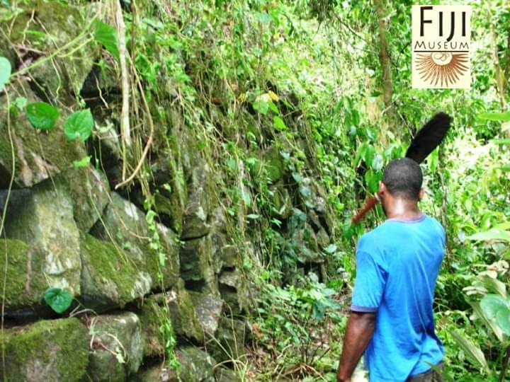 FijiMuseum's tweet photo. Bua Hill Fortification in Nakauvadra. A stone wall about 2.3 meter high and more than 50m long.
Nov. 2008.

#CulturalSite #heritage #TeamFiji #BioRap https://t.co/Rw1gHSgasz