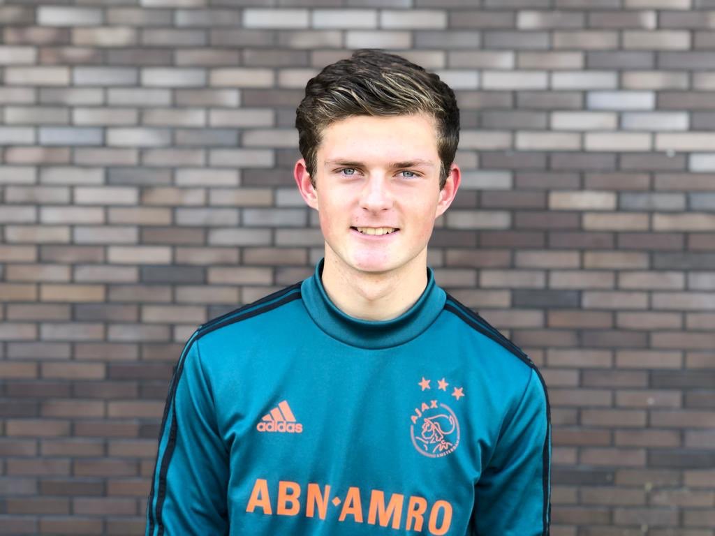 OLIVIER AERTSSEN: AjaxHas such a similar style to Frenkie. So smooth and elegant carrying the ball forward but does so with so much pace, drive and outstanding weight of touch. Excellent timing to his game, very smart player, typical Ajax player