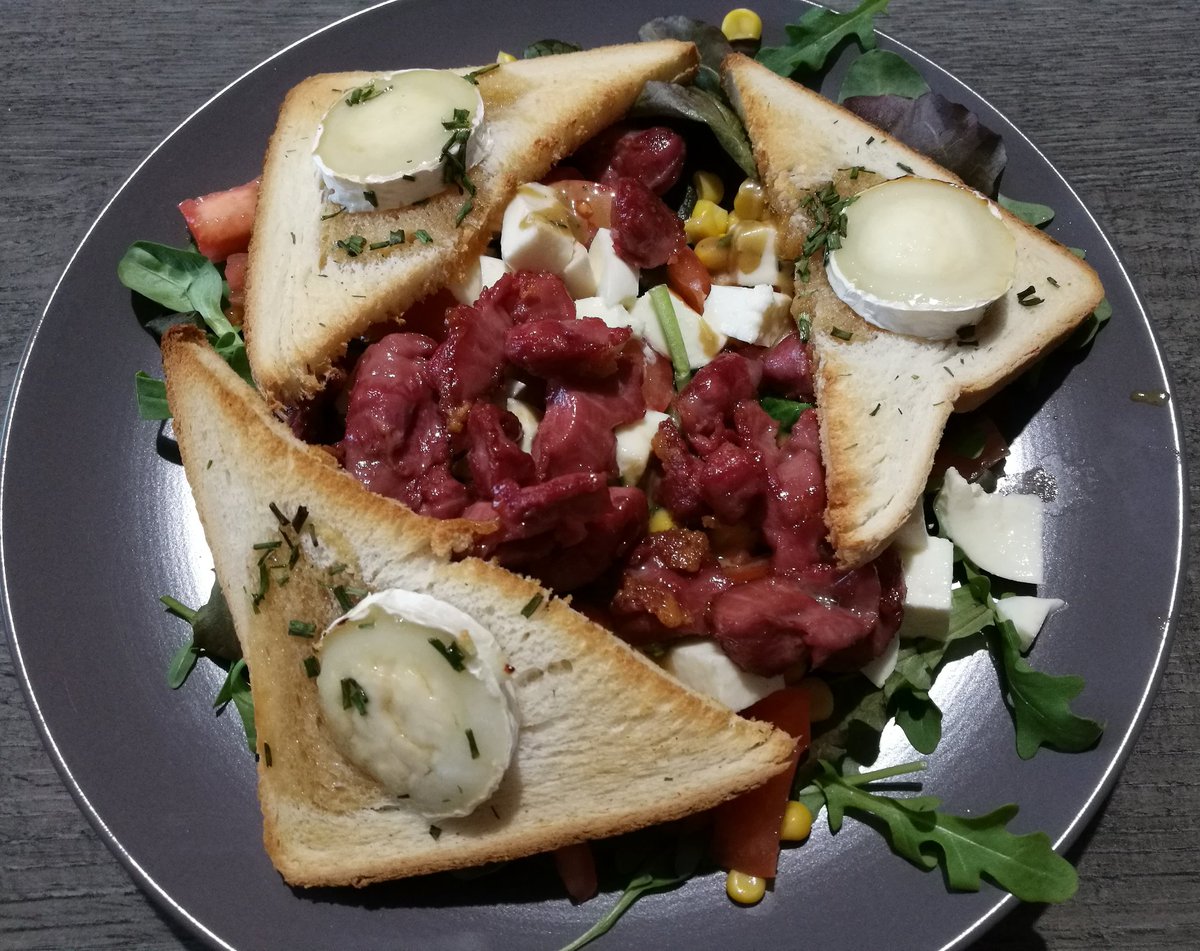 SeldaYkw's tweet photo. #salade #gesier #tomate #mais #mozzarelladibufala #taost #chevre #chevrechaud #ciboulette #food #instafood #instamiam https://t.co/xyknkjLBdc