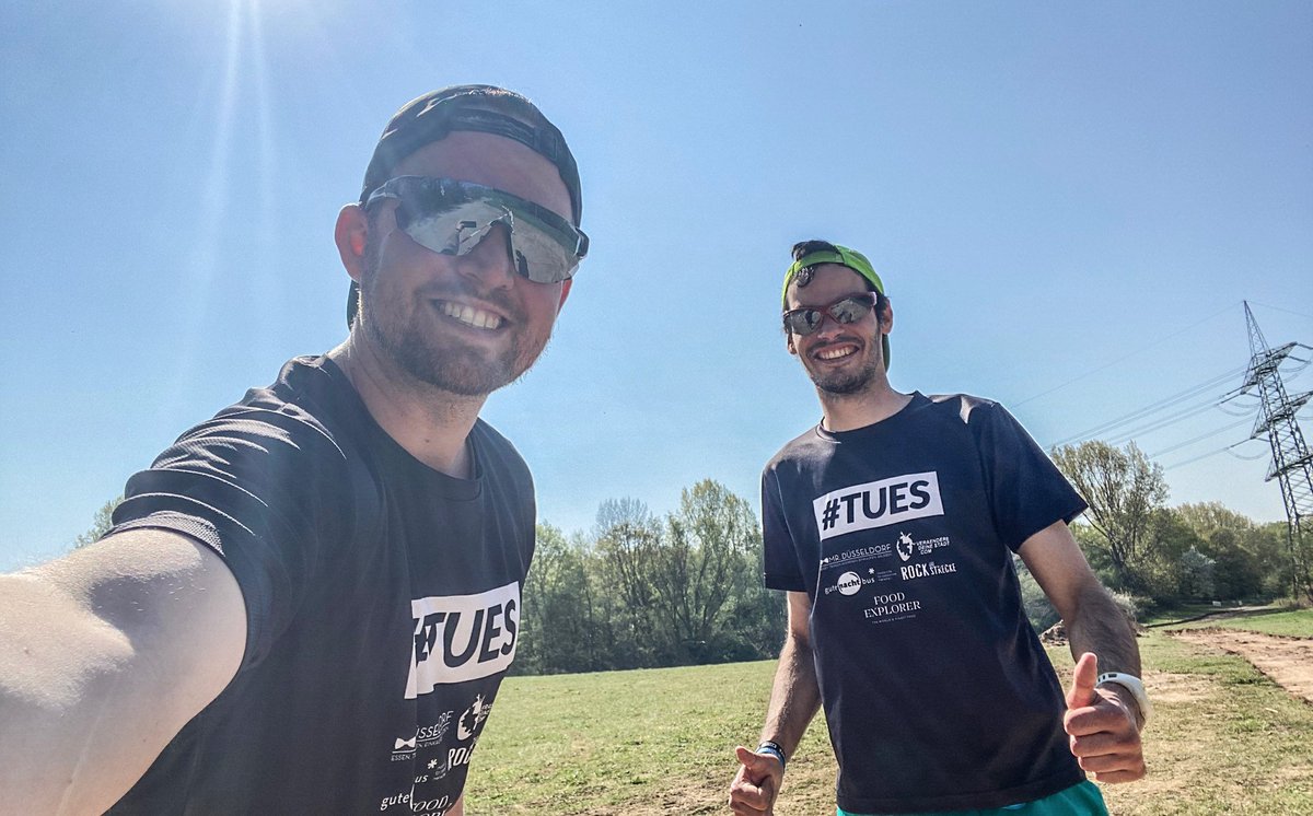 TueSmovement's tweet photo. Max (rechts) plant seinen ersten Ultra. Und das als #TUES RUN. Denn Max sagt: "#TUES und laufe für mehr als für dich selbst." 
Du willst teilnehmen? Save the Date 30.05. in Düsseldorf. Details in Kürze. #TUESmovement #ultra  #veraenderedeinestadt #SuchtderStadtBestes https://t.co/b2tliZf8gz