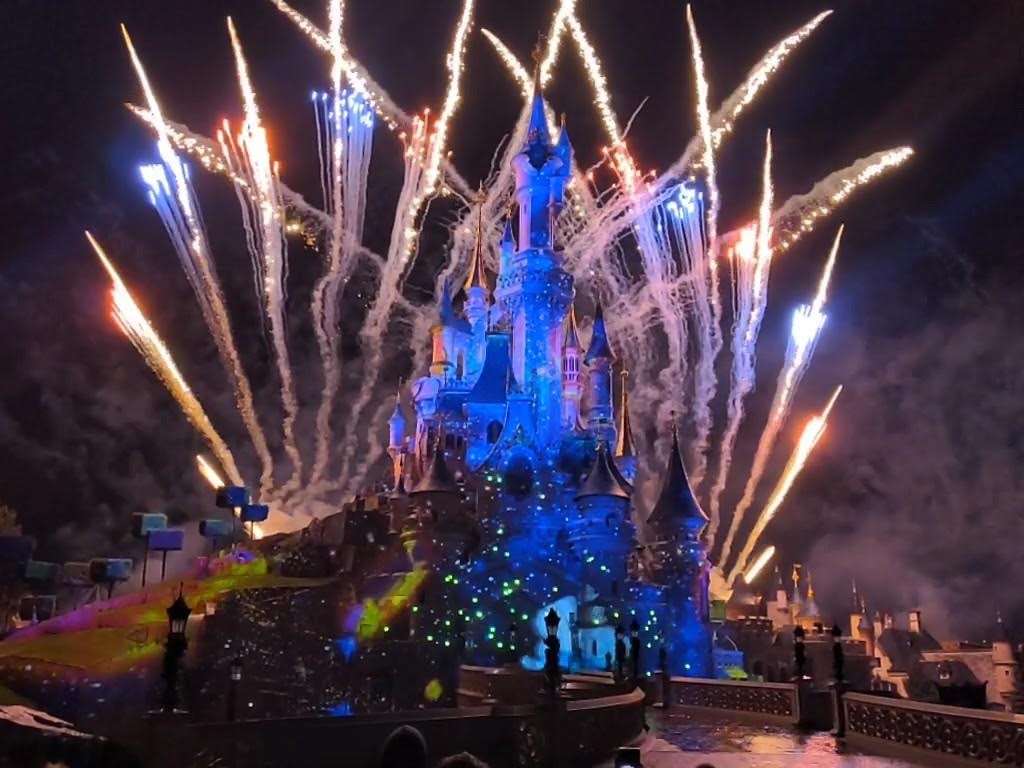 travelttmagic's tweet photo. Happy 28th Anniversary @DisneylandParis #DLP #DLP28 https://t.co/pgoQujaLLv