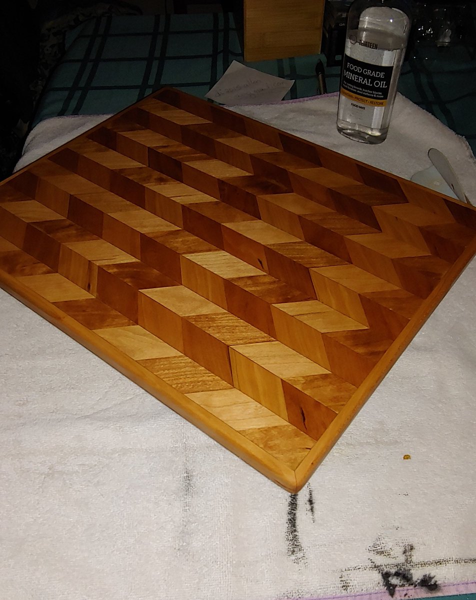 ramset12019's tweet photo. Been staying pretty busy during this quarintine time in my shop everyday just a few things I've been doin and selling , can't keep up once I starting the cutting boards https://t.co/YXKHZJbt8m