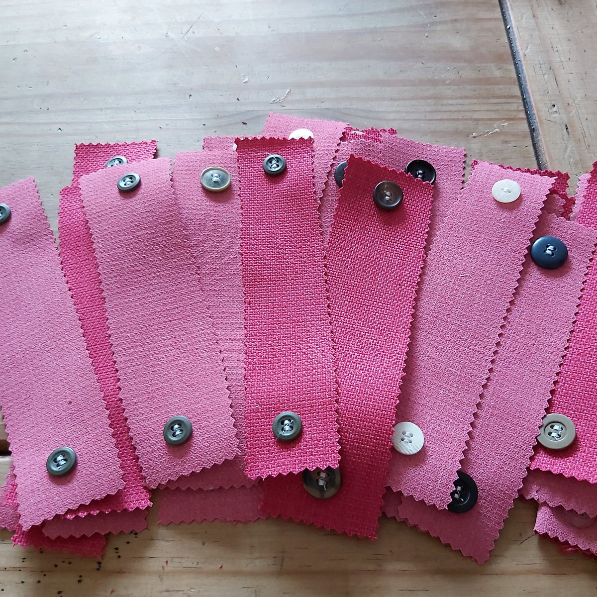 ShortridgeKaren's tweet photo. Mask adjusters I've made for NHS neo natal nurses #glanclwydhospital #flintshire  #gofundme https://t.co/Wj0ZWfaa9B