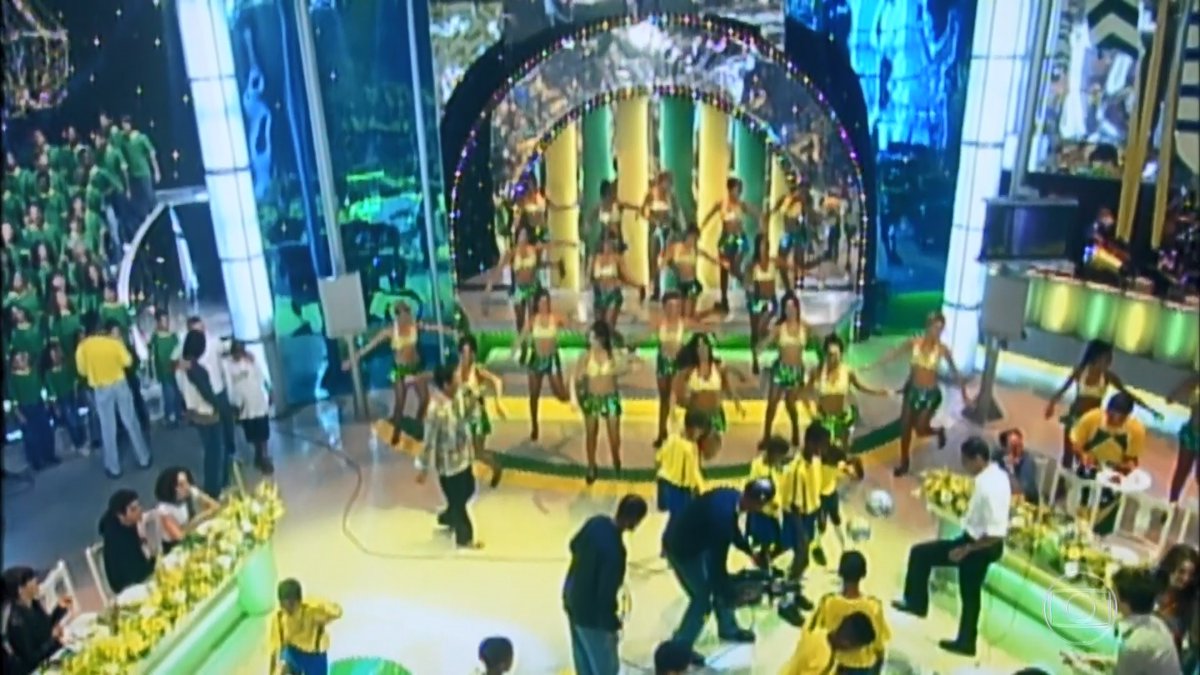 epictimechat's tweet photo. Cenários temáticos da Copa <3
#Faustao #Final2002 https://t.co/C5BG6PY1ze