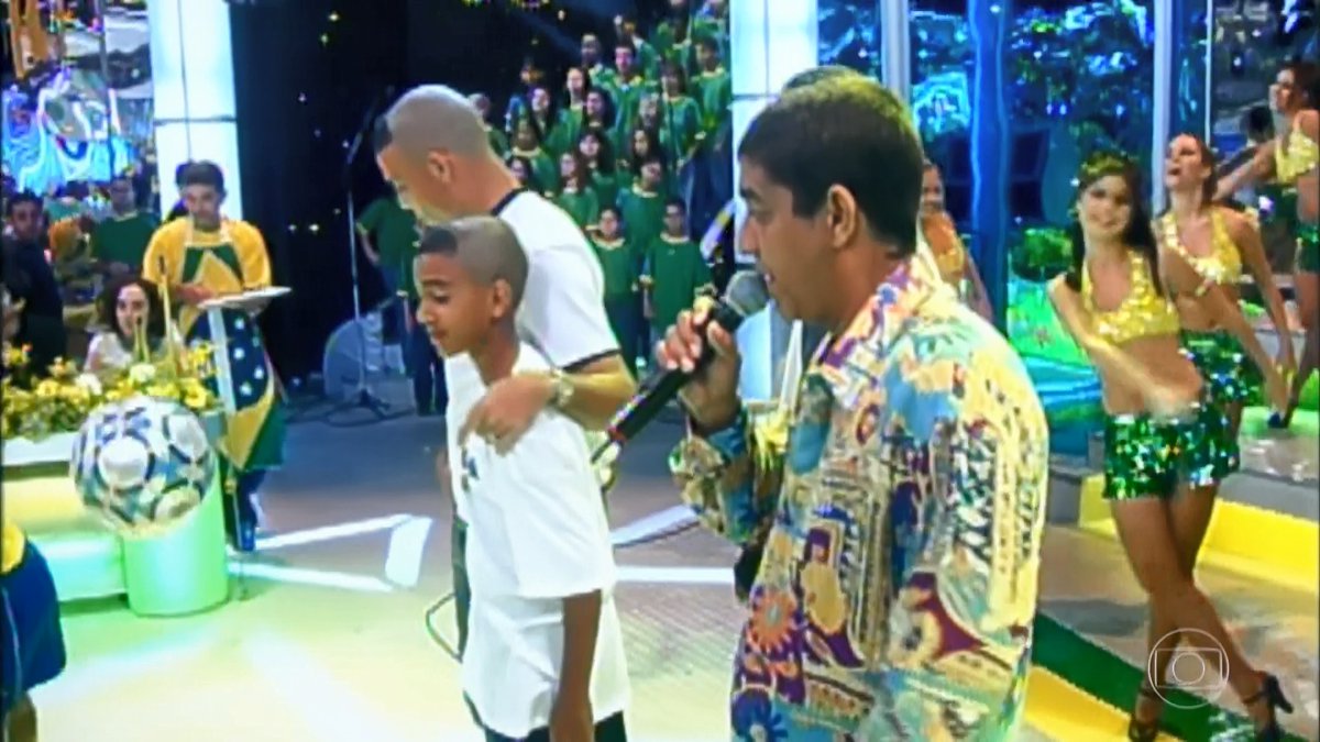 epictimechat's tweet photo. ZECA JÁ TINHA TOMADO UMAS 4 HEIN #Faustao #final2002 https://t.co/CYVkOUryaB