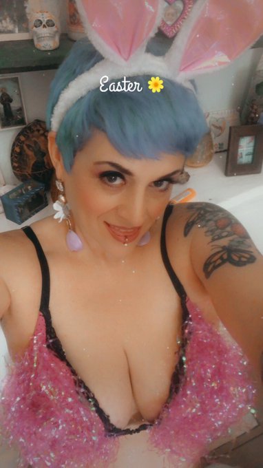 Hey_Kika’s pics and videos