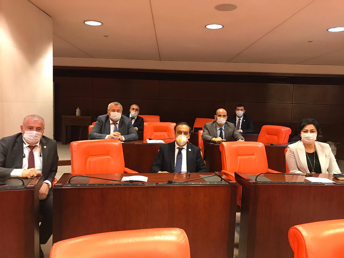cenginyurt52's tweet photo. TBMM de, Ceza İndirimi için gece yarısı mesaideyiz. Birilerinin çok güvendiği partiler, engel olmak isterken biz direniyoruz. https://t.co/0Z3KHyvoFt