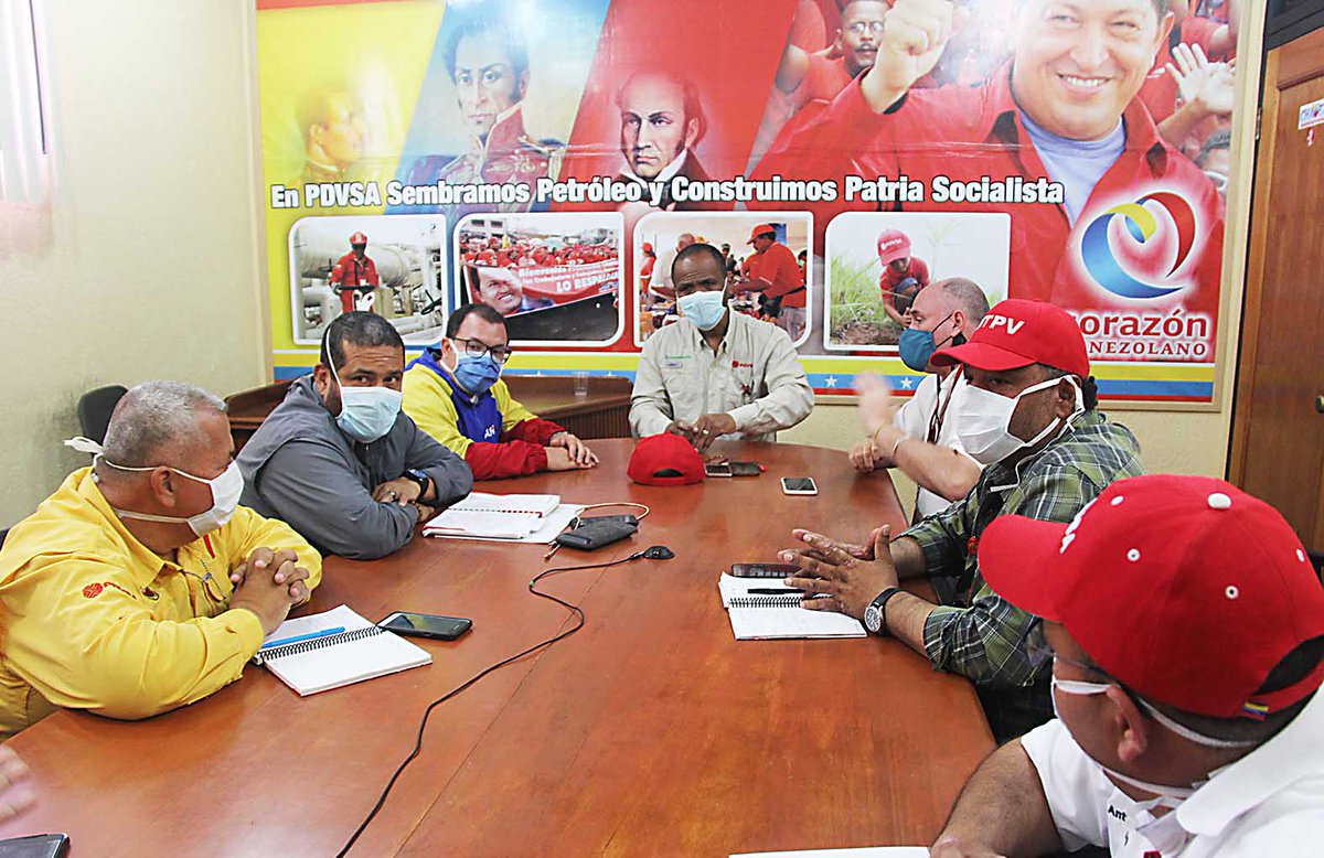 AyacuchoFPO's tweet photo. 🇻🇪🛢️#urgente Durante el recorrido en Patio de Tanques Oficina y San Tomé, integrantes de los @cptfaja intercambiaron propuestas con el vicepresidente de EyP de PDVSA @ErwinPetroleo ¡Seguimos venciendo!  

@TineoPDVSA 
@BellorinPDVSA 
@hervis_marquez https://t.co/n0RtFaTfKL