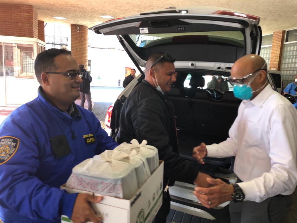 We’re so glad to assist <a href="/metroworldchild/">Metro World Child</a> deliver hot meals and masks to the Doctors and Nurses at Wyckoff Hospital today. We said “later” with a prayer! Thank you for your dedication. <a href="/NYPDBklynNorth/">NYPDBrooklynNorth</a> <a href="/NYPDCommAffairs/">NYPD Community Affairs</a> #HappyEaster