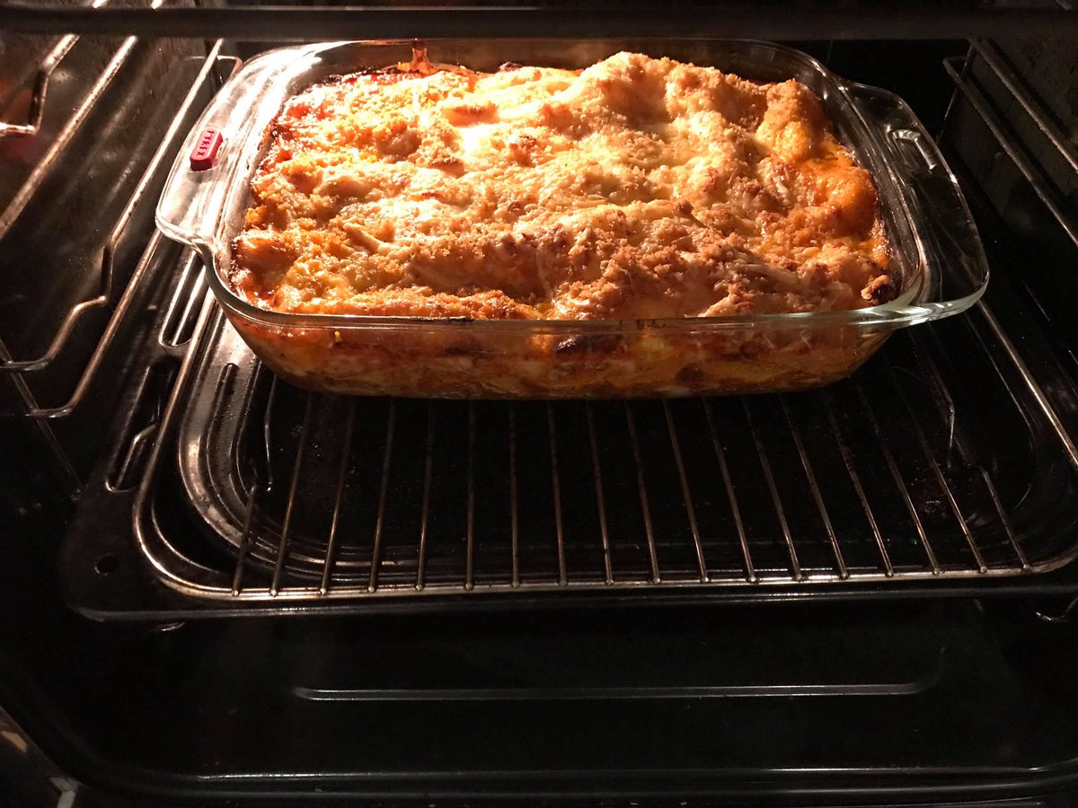 And so, ladies and gentlemen, without further waffling on, I present to you a frankly ridiculous THIRTY FOUR lasagnes. Could probably actually have filled Wembley, tbh.