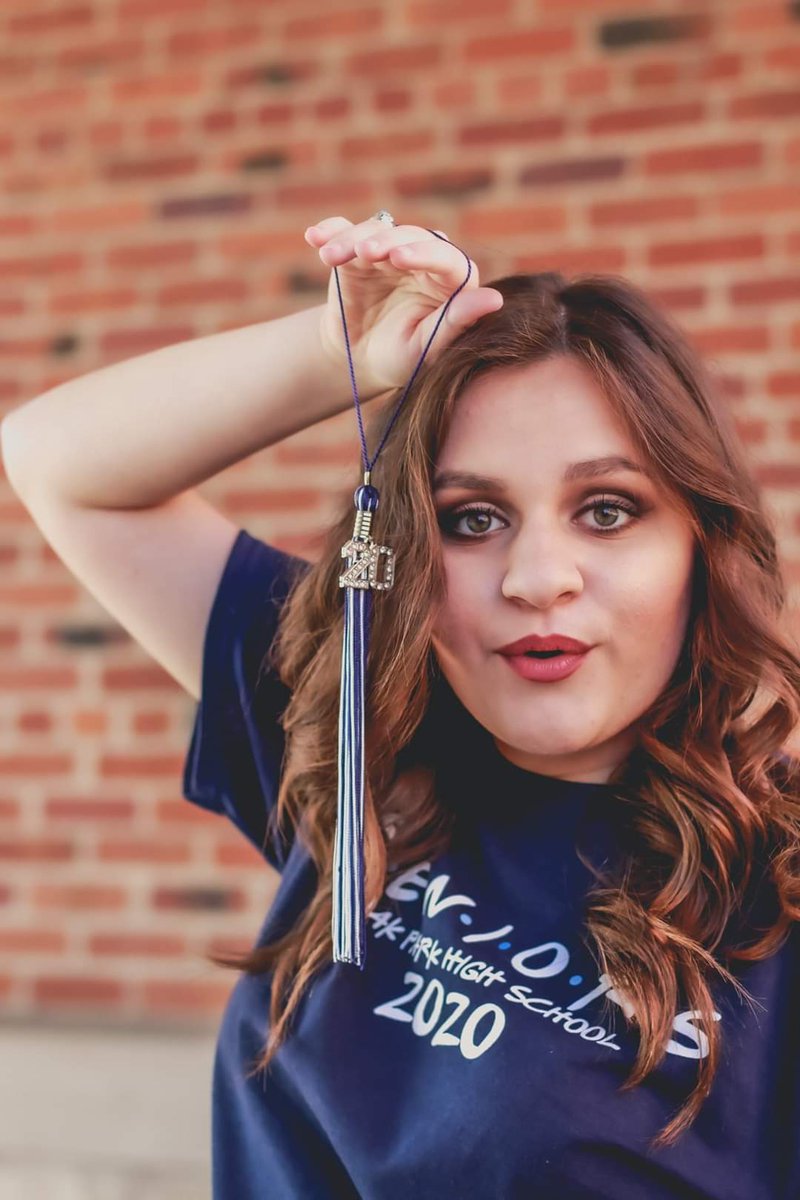 IsabellaCan01's tweet photo. Athough my Senior year was cut short, I still have such amazing memories at Oak Park. Oak Park has been my second family and I am thankful I have spent my four years of High School as a Northmen. Here's to us class of 2020!  @Northmen_OPHS https://t.co/m1cns9uoEA