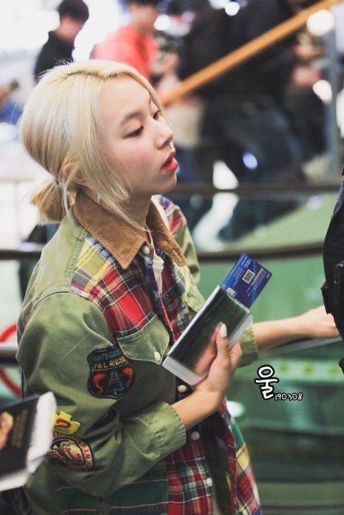 day 12: favourite airport outfit(s)!!!!     this is so hard so i just chose from the ones on my camera roll (yes mayhaps i have a thing for chaeyoung in glasses)