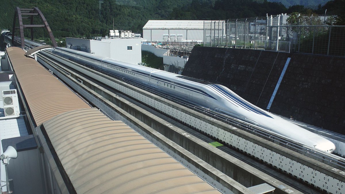 Enfin bref, pour le moment, pour allez plus vite, il faut quitter le rail et passer en lévitation magnétique (le fameux maglev) surtout le modèle japonais L0 qui atteint les 603 km/h. Mais sur rail, c'est le TGV le plus rapide.