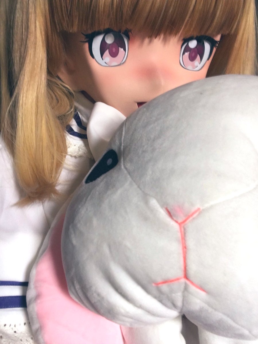 Notice how Bun Bun slowly takes over the frame... Silly rabbit! Anyway I hope you had a wonderful and safe Easter. Sending love from Zoē and frame hogging Bun Bun ❤️~