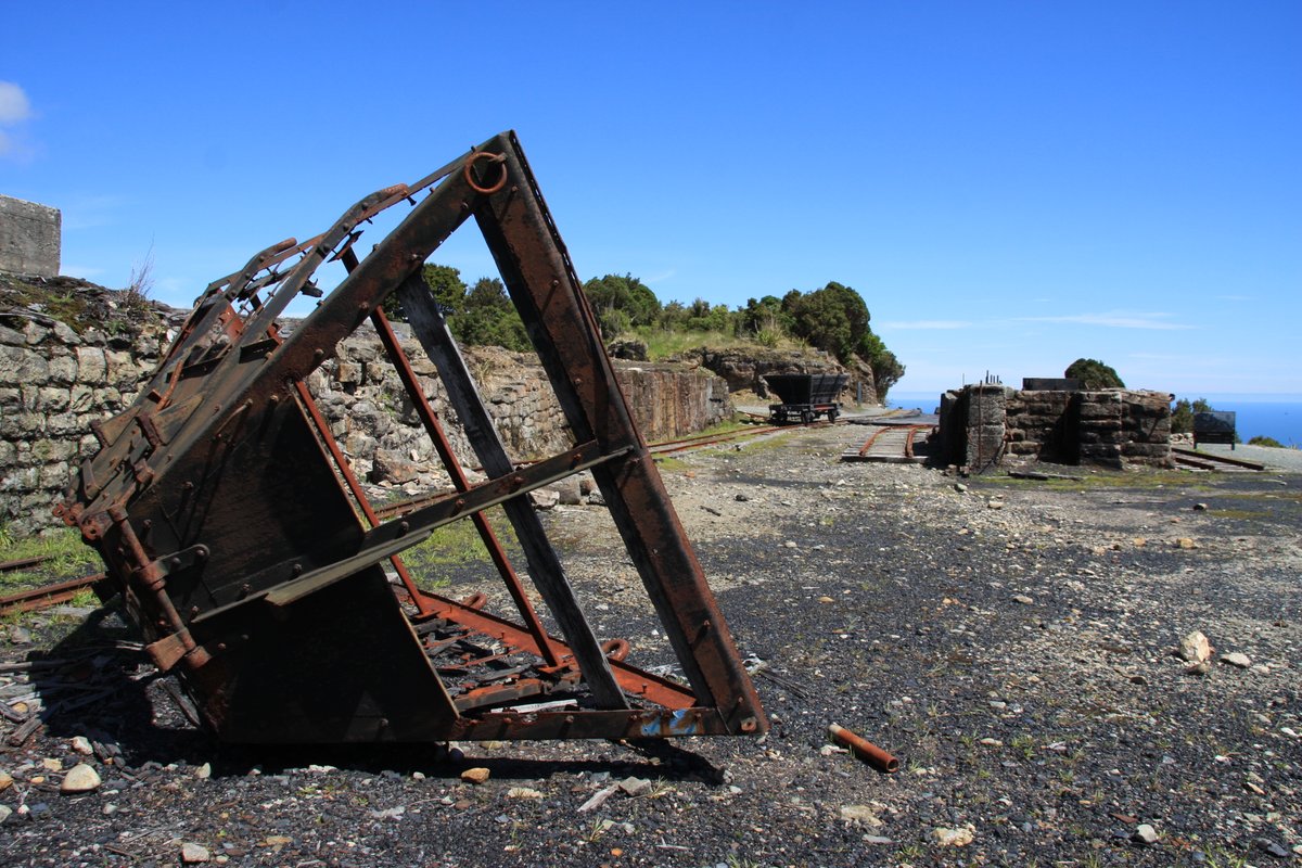 The Department of Conservation has taken some care with the brakehead at the top of the incline. Many Q-class coal wagons were left here when mining ceased, and survive in varying conditions.