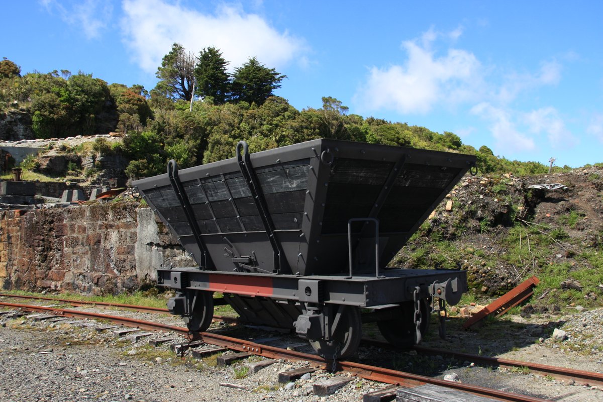 The Department of Conservation has taken some care with the brakehead at the top of the incline. Many Q-class coal wagons were left here when mining ceased, and survive in varying conditions.