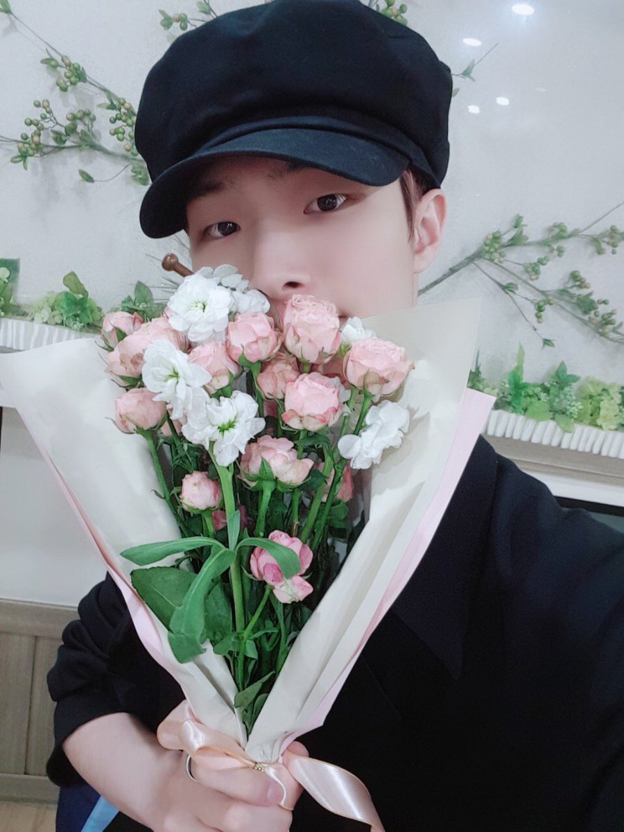 ATEEZofficial's tweet photo. [#민기] 밍기 비하인드 컷!!!
#ATEEZ #에이티즈 https://t.co/achVPYMgRH
