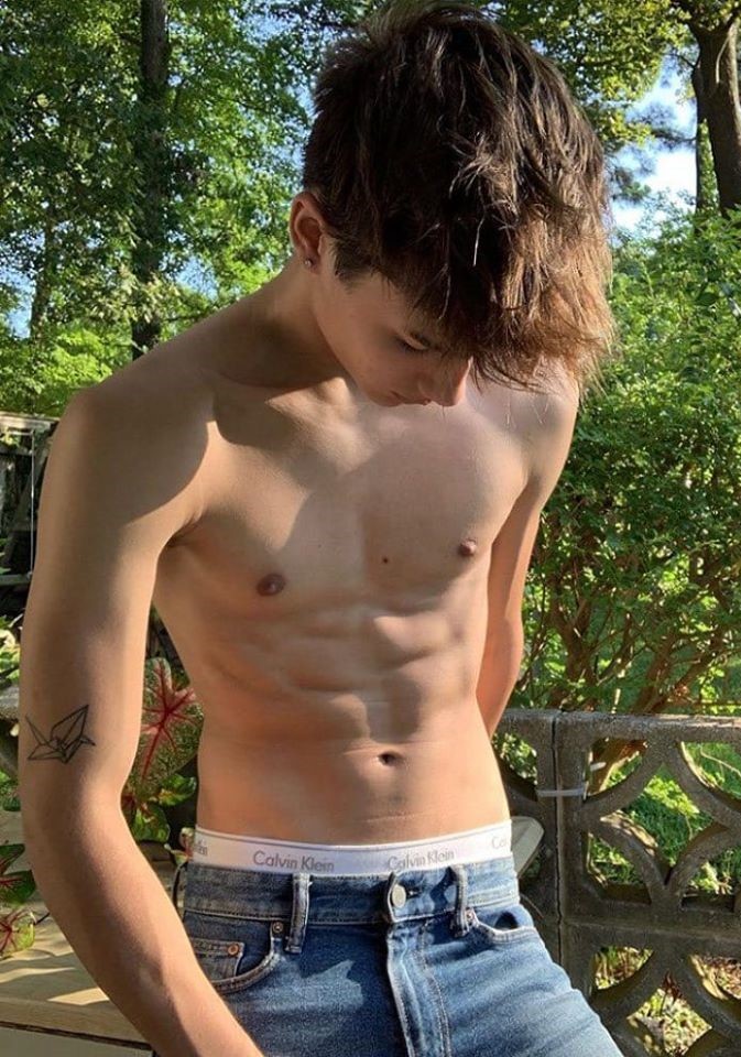 MediaBoys18SFW's tweet photo. flaco
#shirtlessboys #gayteenboy #sexyboys #cuteboys #gayboys #teenboys #hotboys #twink #collegeboys #chicossexy #chicossincamisa #lgbtqboys
Cortesía de https://t.co/4iOIWOHVYX https://t.co/oL3ehOzxu4