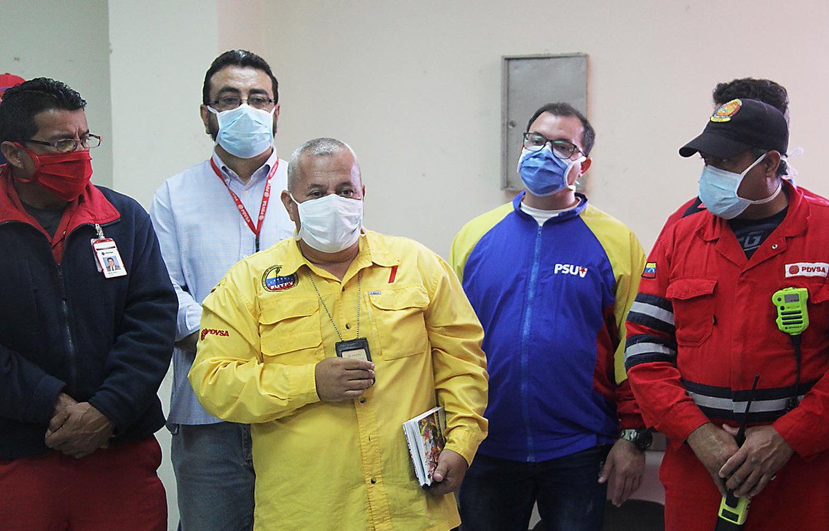 BellorinPDVSA's tweet photo. Acompañamos a nuestro vicepresidente de Exploración y Producción @ErwinPetroleo y director de la Faja @TineoPDVSA para seguir fortaleciendo los trabajos y mejoras que se están ejecutando en Patio de Tanques Oficina ¡Nosotros venceremos!

@NicolasMaduro 
@dcabellor 
@MQuevedoF https://t.co/lcgqsfsSdM