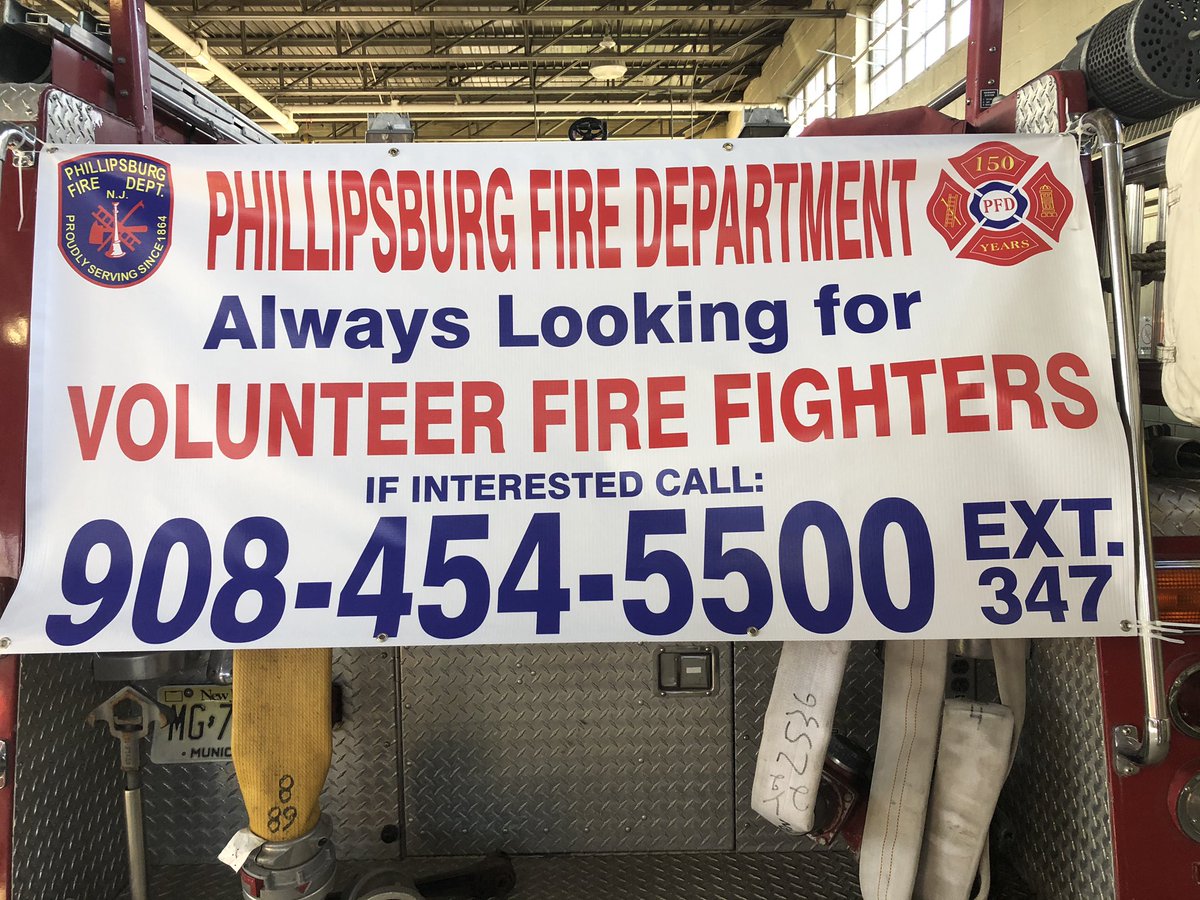 RichHay2's tweet photo. 94 Fire was happy to bring some joy to kids of all ages yesterday by bringing the Easter Bunny to Pburg on the back of Reserve Eng. 68. Thanks to everyone who made it possible!!
Also took the opportunity to do a little recruiting!! https://t.co/4UBAWU7nk2
