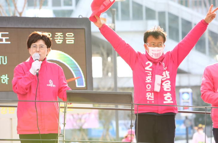 GreatPaju's tweet photo. [선거운동 102일차.파주는 서울생활권이다.]

한국철도공사 코레일 전 대표이사 최연혜의원님 께서 파주에 지원유세차 오셨습니다. 당선되면 이런 철도 전문가들과 함께 gtx-a 금촌.월롱.문산 연장을 강력하게 추진하겠습니다. 경의중앙선 출퇴근 시간대에 증편 증량문제에 전력을 다하겠습니다..^^~~ https://t.co/P5UMmLDkC8