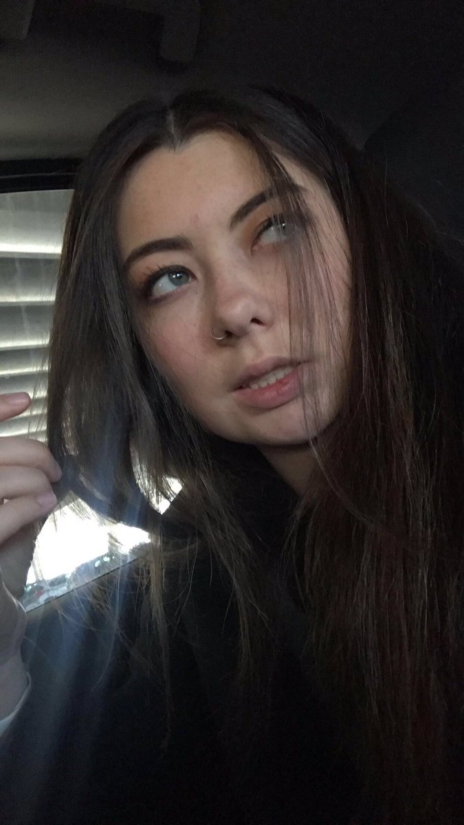 MorganGray0529's tweet photo. me trying to take selfies in my car and someone pulling up in a truck next to me: a photo series https://t.co/jzdERykPam