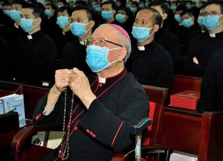 Xin chúc mừng ngài thủ tướng Anh. Sau khi hết bệnh lời đầu tiên là cảm ơn đội ngũ y bác sĩ đã giúp ông hết bệnh, ông không cảm ơn chúa như mấy tên ôn dịch này.