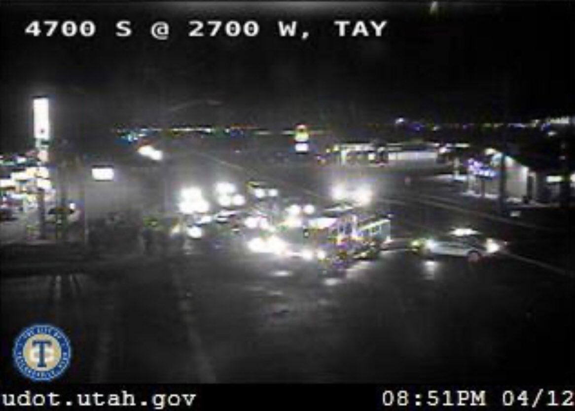 SLCScanner's tweet image. #AutoPedestrian 4700 S 2700 W #WVCPD on scene of a possible auto Ped. 1 person according to scanner traffic has minor injuries.