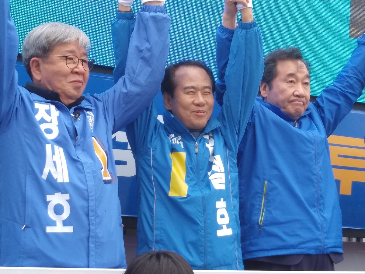 [김철호캠프]

이낙연 전 총리님 구미 유세지원

구미갑 김철호, 을 김현권, 칠곡성주고령 장세호 후보와 총선 승리를 약속하는 지원 유세를 펼쳤습니다.

많은 기자단이 몰려들었고
지지자들은 환호로 화답했습니다.

#구미갑 #김철호 #민주당
