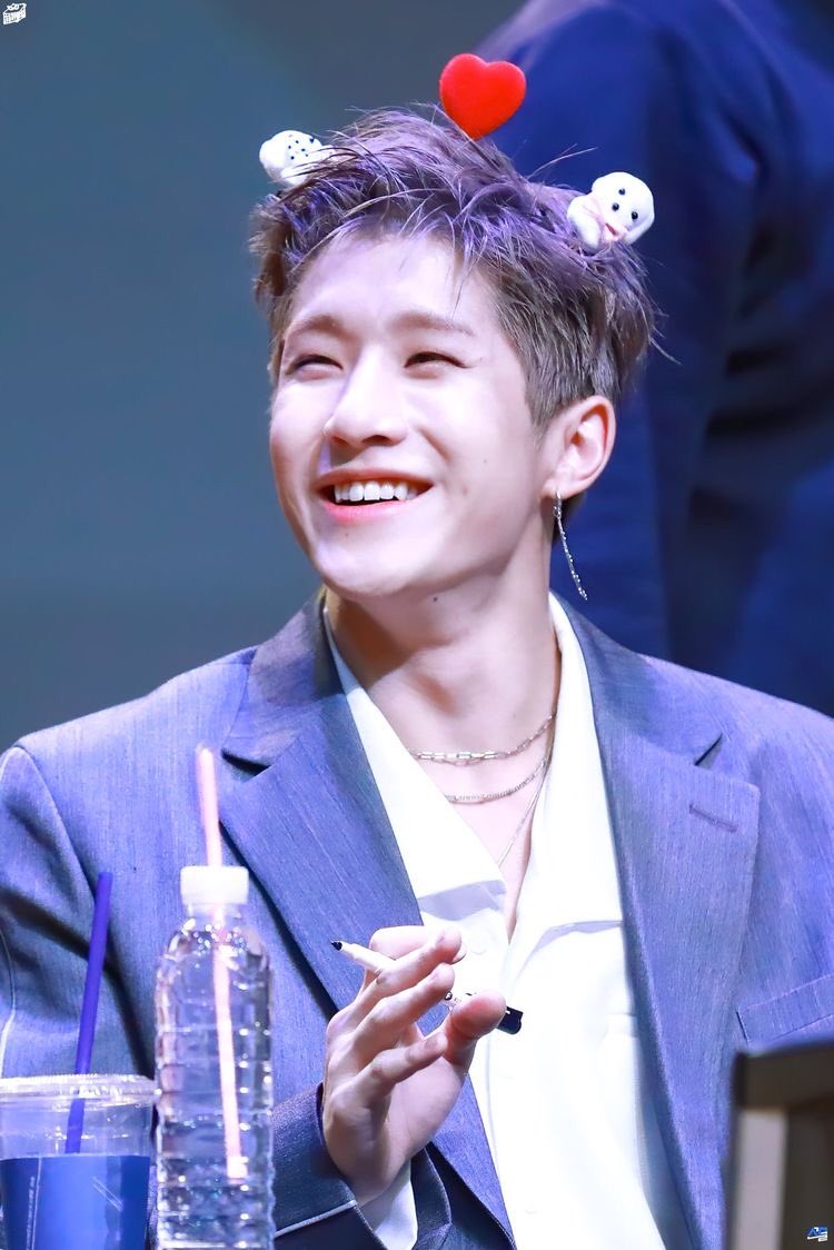 Park Jinwoo’s eye smile; a thread you didn’t know you needed.                     @offclASTRO