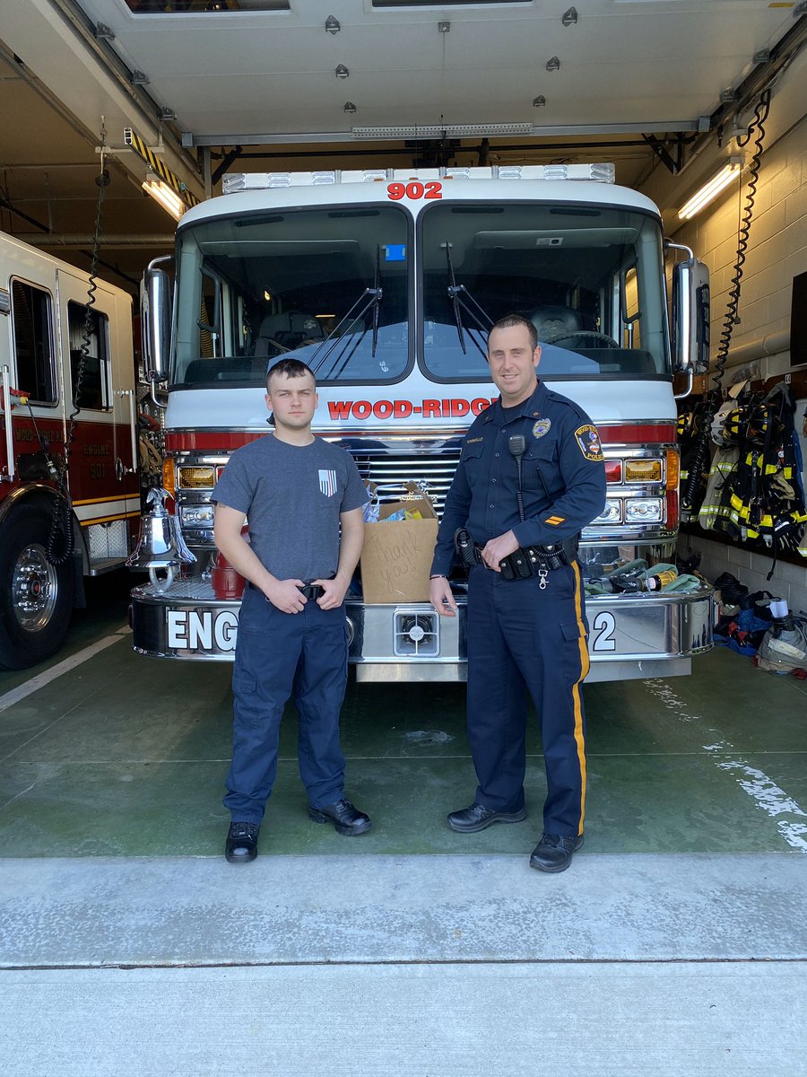 JenniferZielen's tweet photo. So happy CVS 6070 could spread a little cheer to our friends at Woodridge and Hasbrouck Heights PD and FD in these challenging times! #SpreadCheer #AllInThisTogether #ThankYou #EverydayHeroes #LoveWhatYouDo https://t.co/YDLYgpNsLb