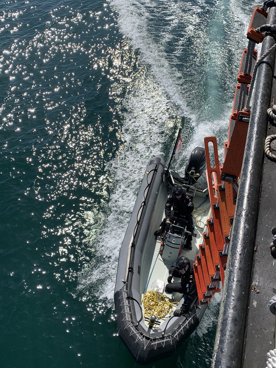 AngusTopshee's tweet photo. Pretty excited to be joining @HMCSBrandon for a couple of days. Will be good to see the Task Group from a different perspective
#BoatTransfer
#TGEX
#StillinCharge https://t.co/3HU4kRXMSf