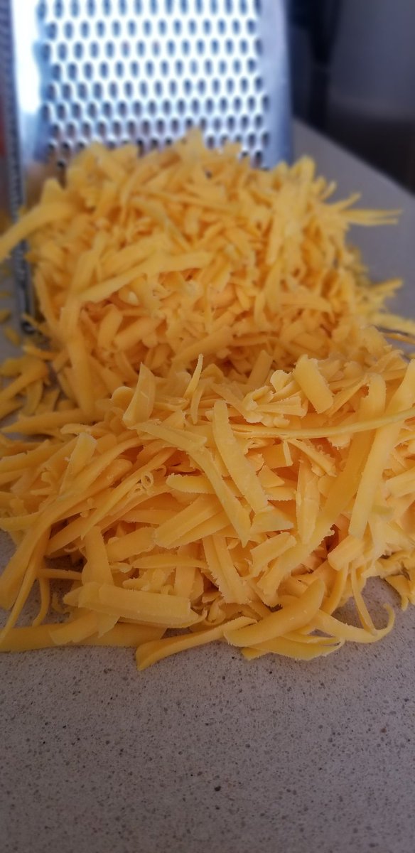 mrj0711's tweet photo. No shredded cheese at the store...#noproblem #handshurt #thaslove https://t.co/aZp3lYYDfi