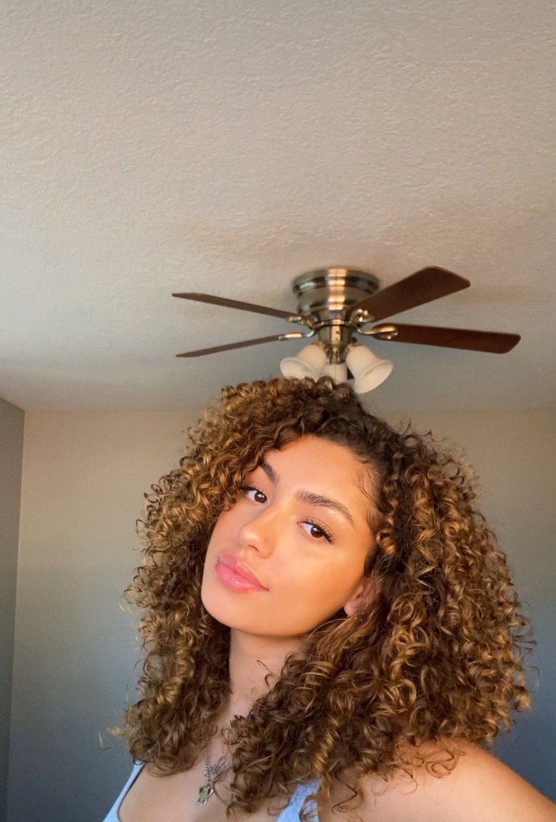 aleximunoz2's tweet photo. happy eastersss 🐣 https://t.co/o9c3jTjxq0