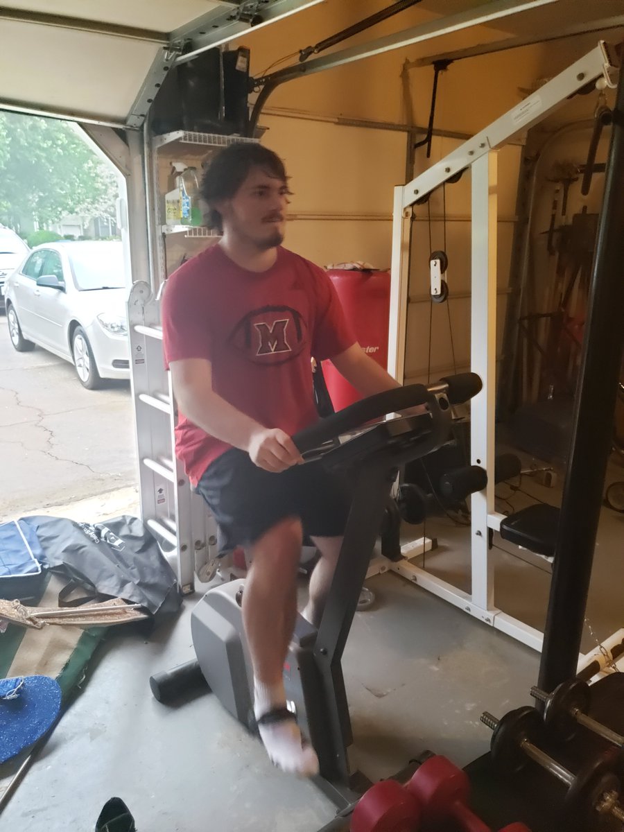 Matthew71249454's tweet photo. Home workouts continue...4-12-20 https://t.co/QuI28u90Ks